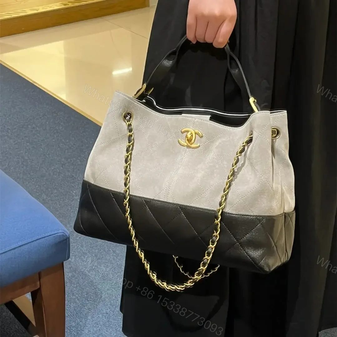 View 23 of 高仿Chanel*25A系列AS5634麂皮拼小羊皮單肩包小號灰色免檢版