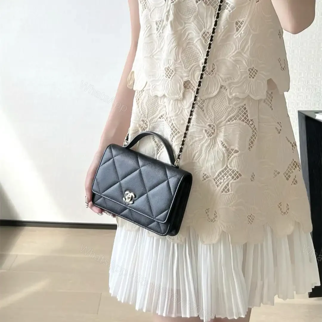 View 19 of 高仿Chanel*25K系列AP4932小牛皮WOC手袋黑色免檢版