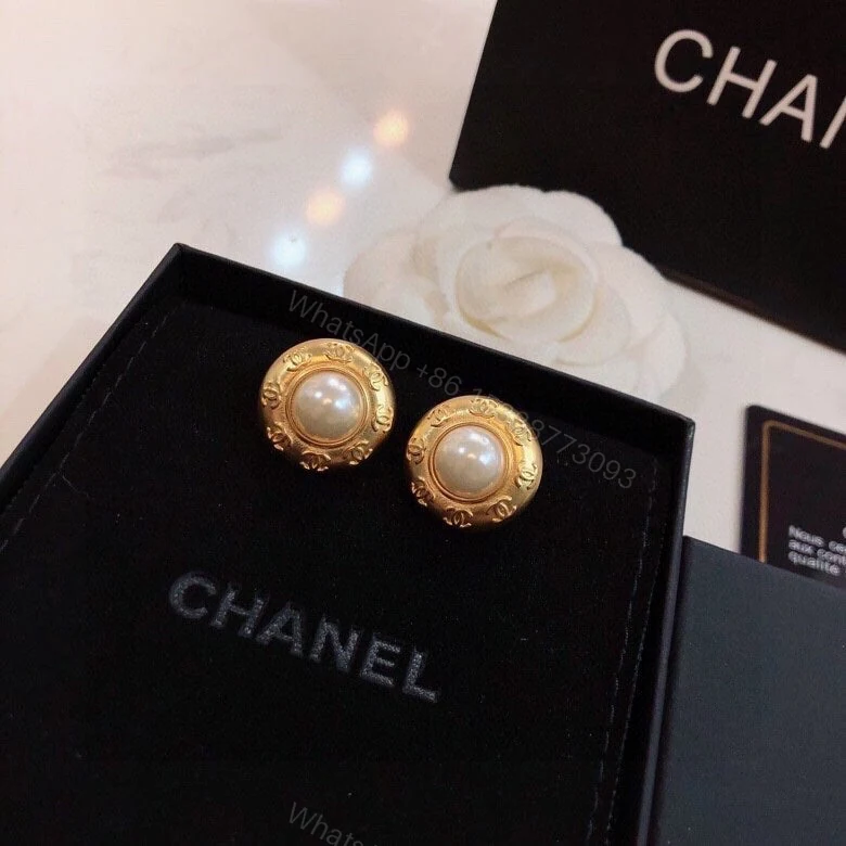 View 3 of EN – Lux Earring Chanel 018