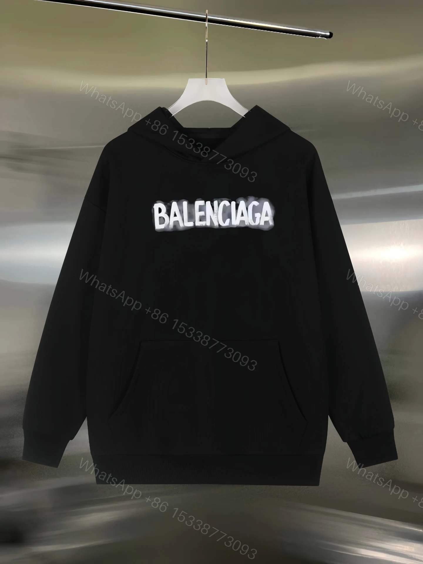 Balenciaga一比一黑色連帽衛衣 橢圓logo對比印花設計 — view 1
