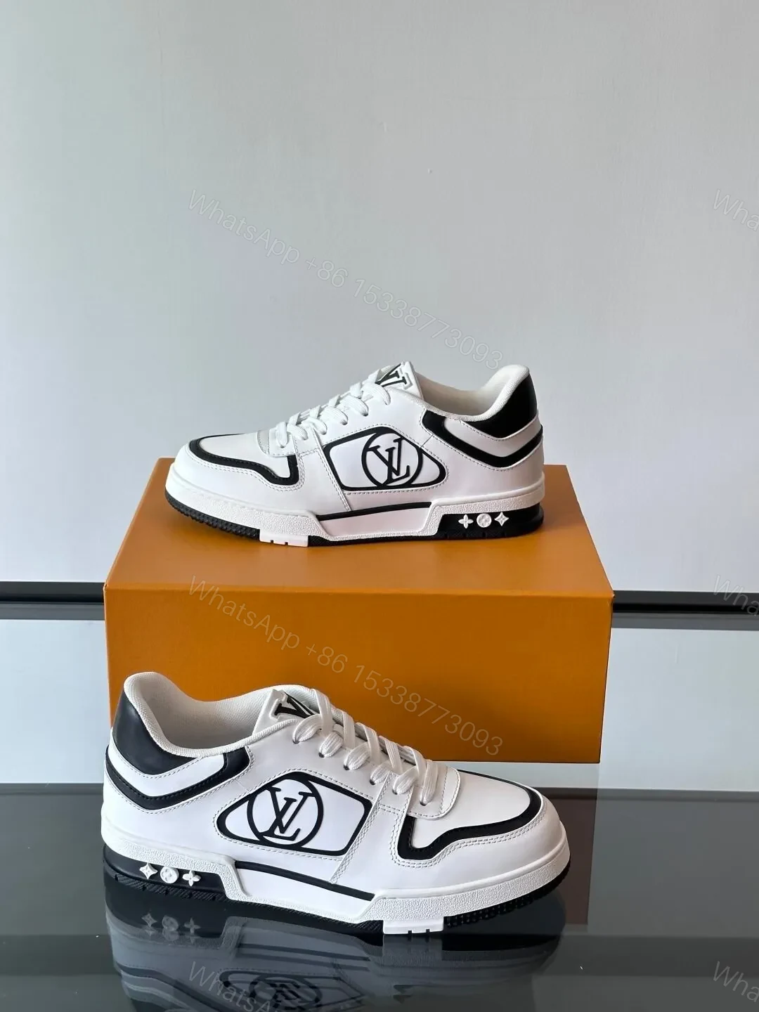 View 4 of LV Men White Black Leather Sneakers