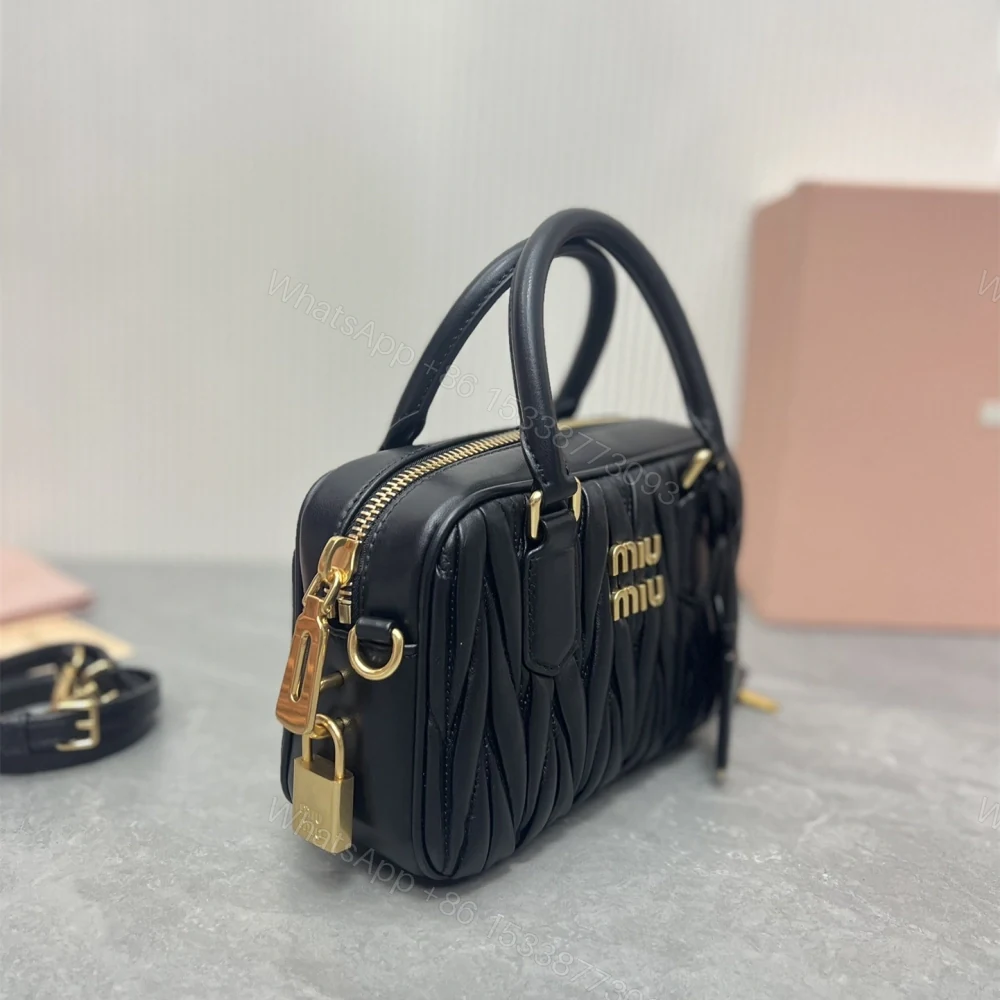View 3 of 高仿miumiu繆繆TooPretty系列5BB123保齡球手袋黑色