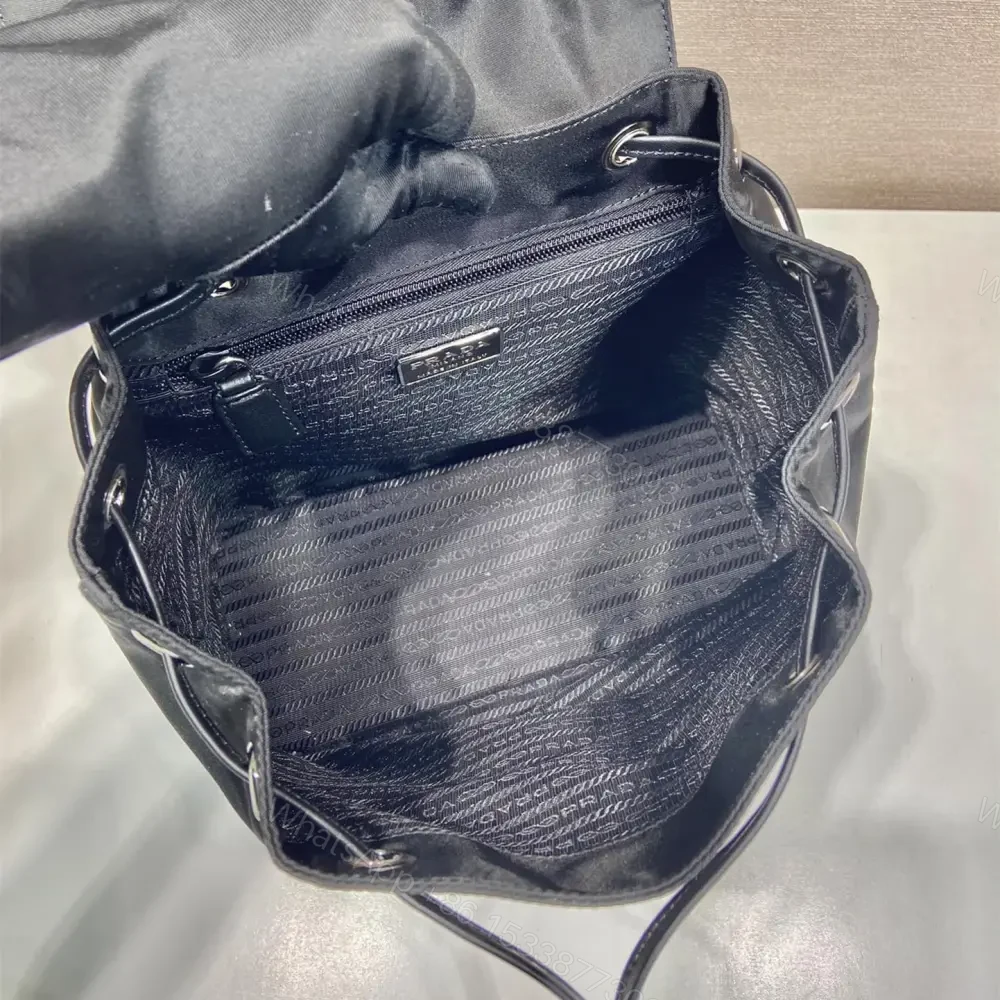 View 8 of 高仿Prada中古背包1BZ831黑色小號免檢版