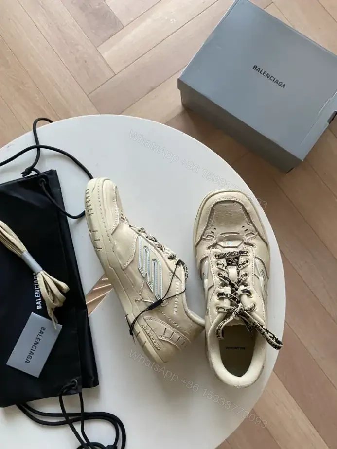 View 4 of MEN’S HAMPTONS MEDIUM WORN-OUT SNEAKER IN OFF WHITE – BB280