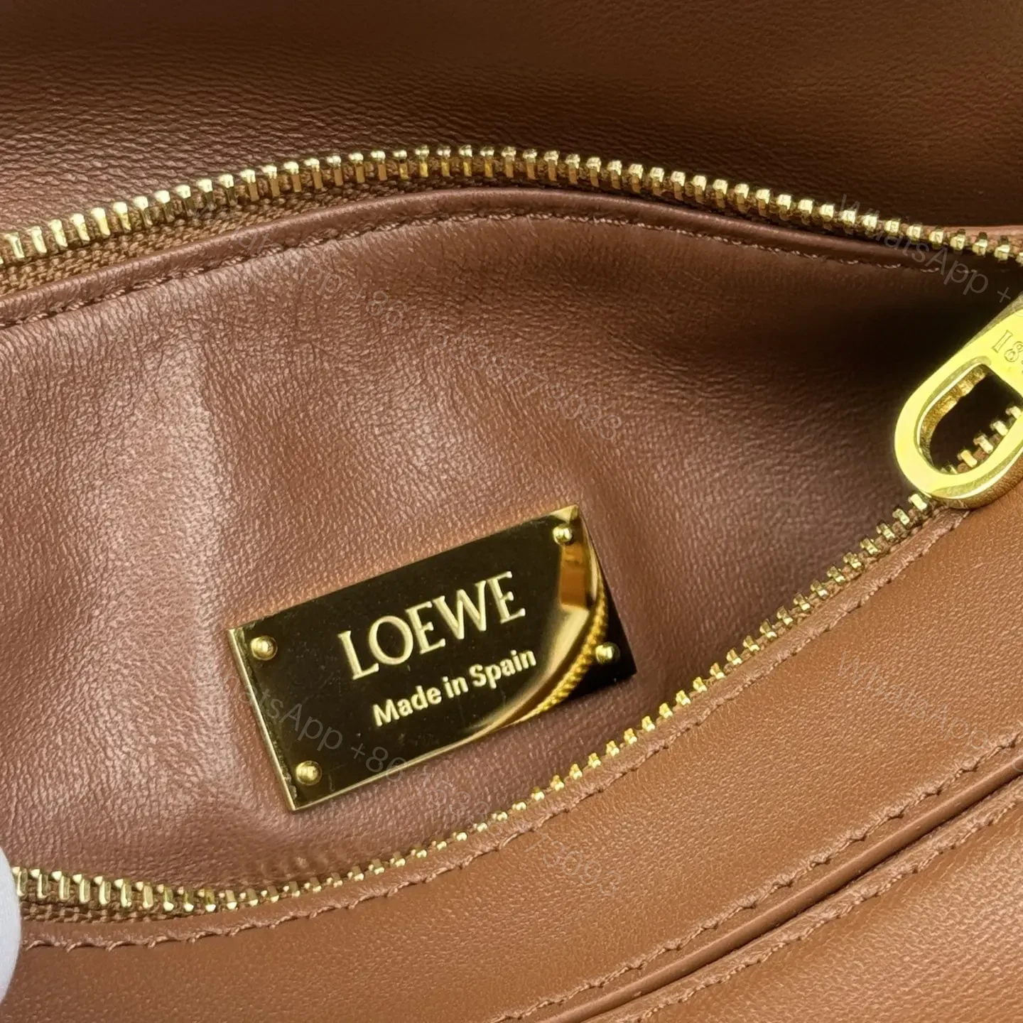 View 9 of 高仿Loewe*Puzzle系列3565小羊皮斜挎包胡桃色Mini免檢版