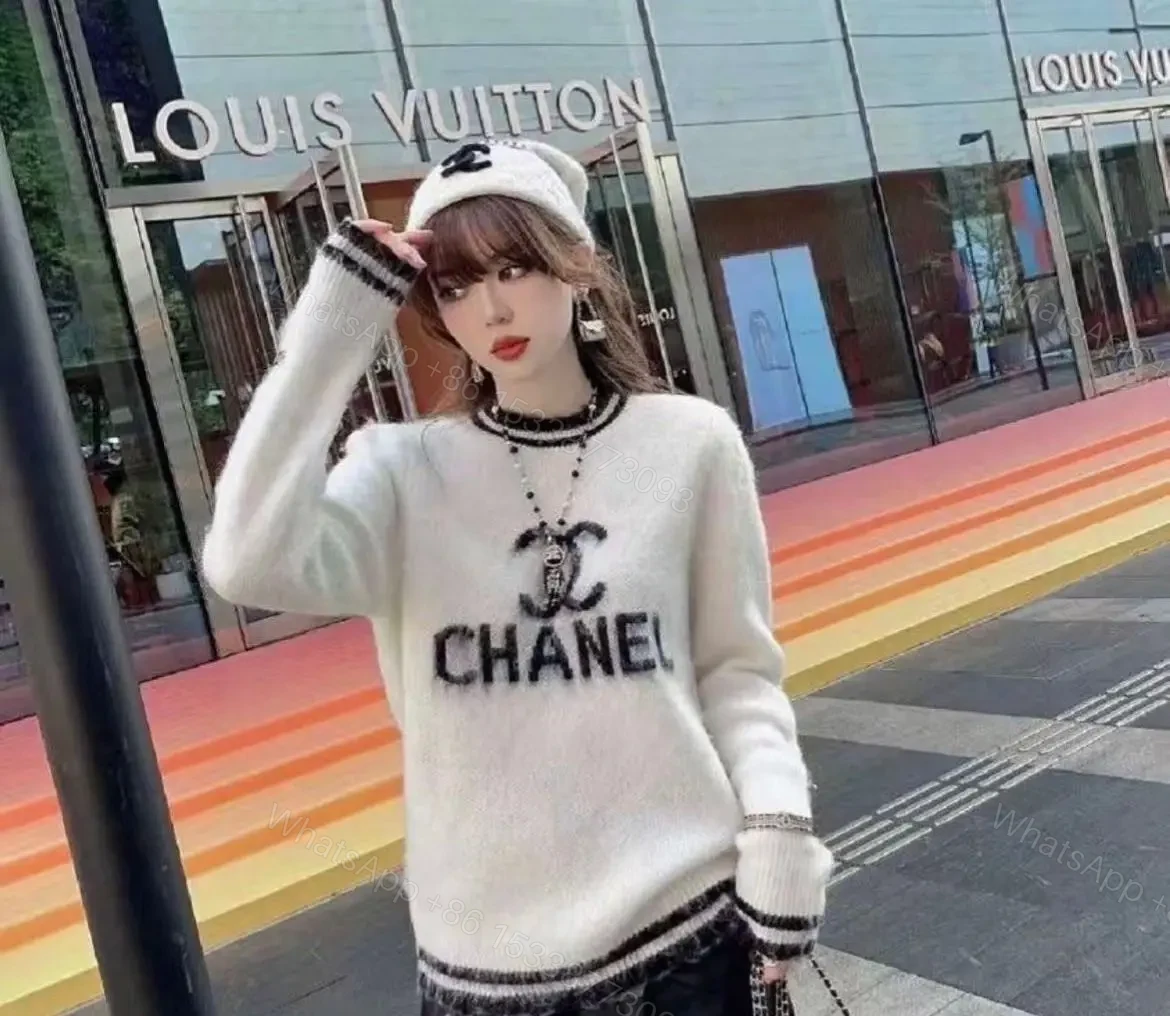 CHANEL — view 1