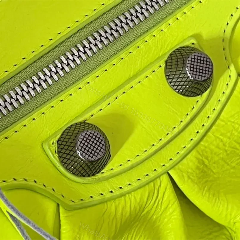 View 12 of 高仿Balenciaga*LeCagole系列餃子包熒光綠S