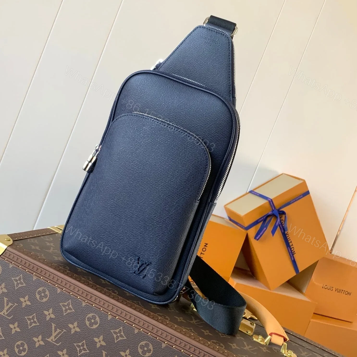 LV AVENUE SLINGBAG 31 IN NAVY BLUE TAIGA LEATHER — view 1