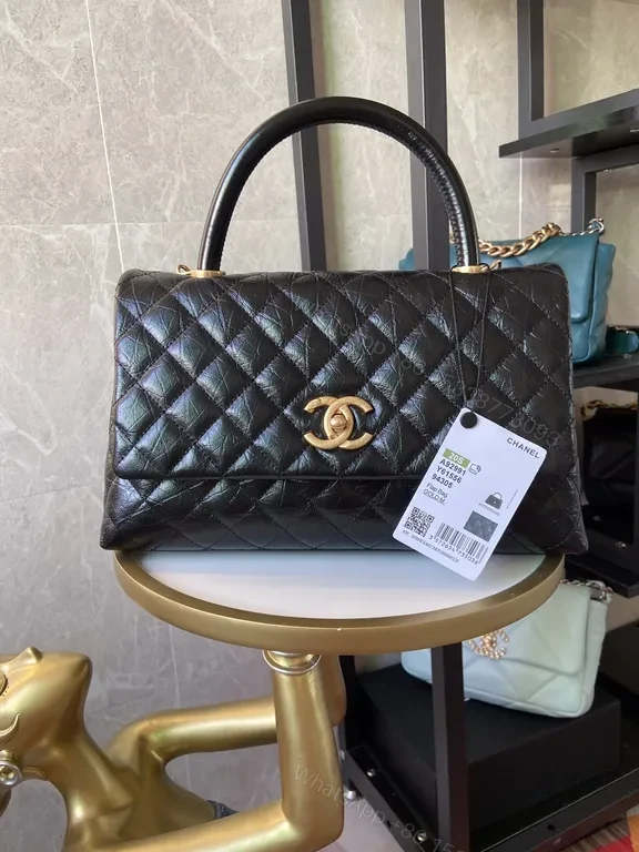 Chanel-Inspired Quilted Leather Chain Bag: Luxury Everyday — view 3