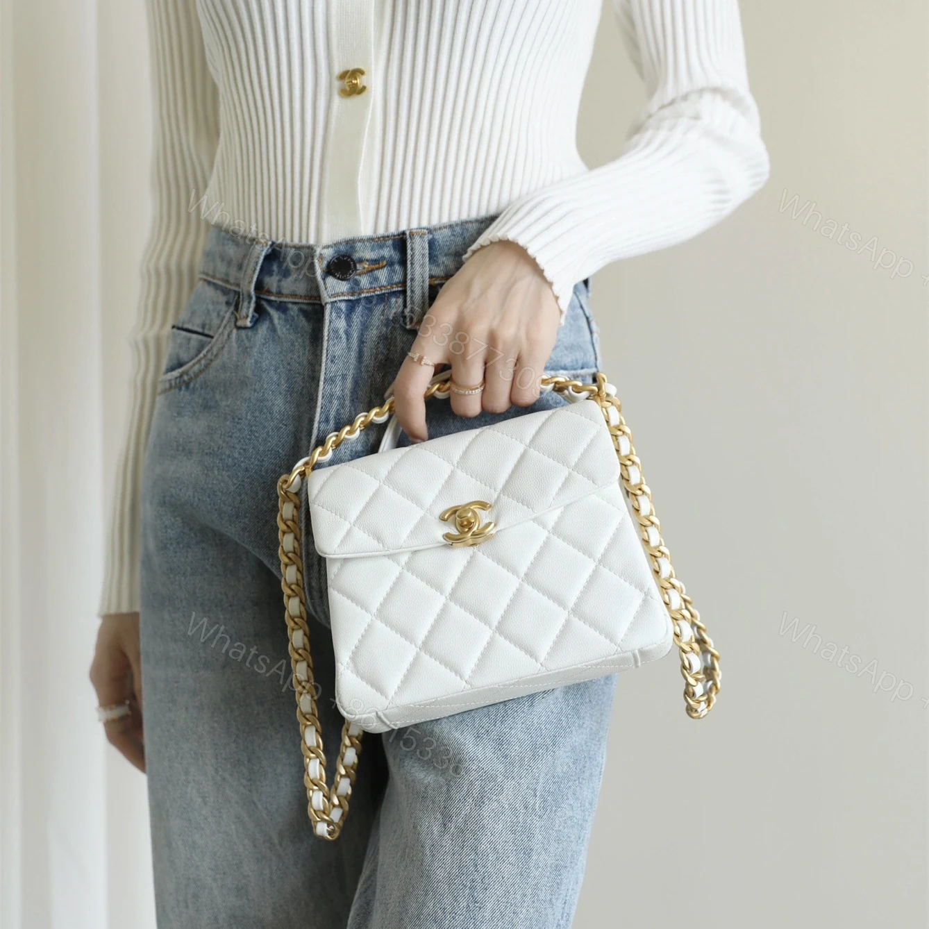 View 25 of 高仿Chanel*24S系列AS4472白色球紋牛皮單肩包免檢版
