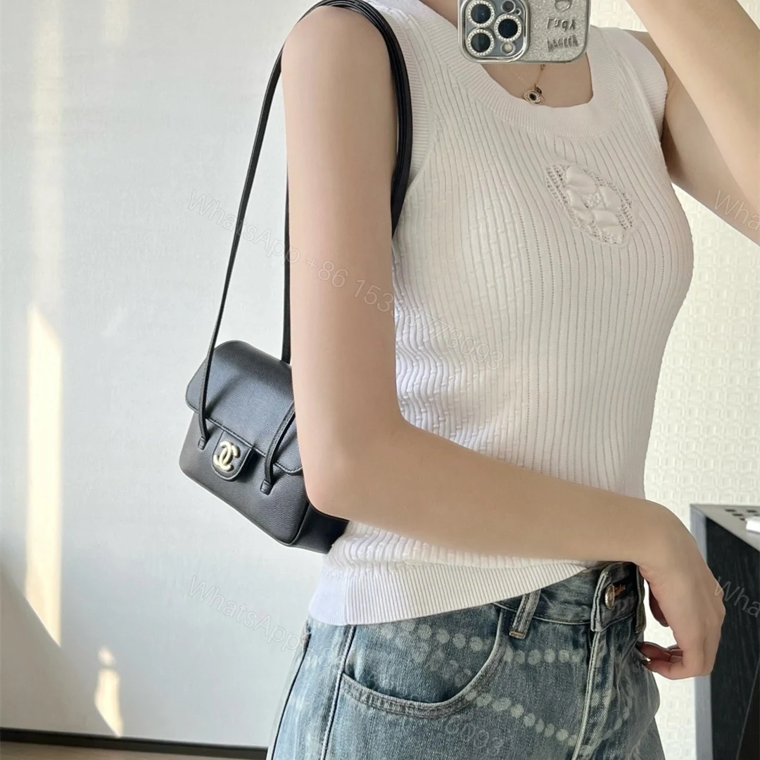View 19 of 高仿Chanel*26P系列AP5068小牛皮單肩包黑色Mini免檢版