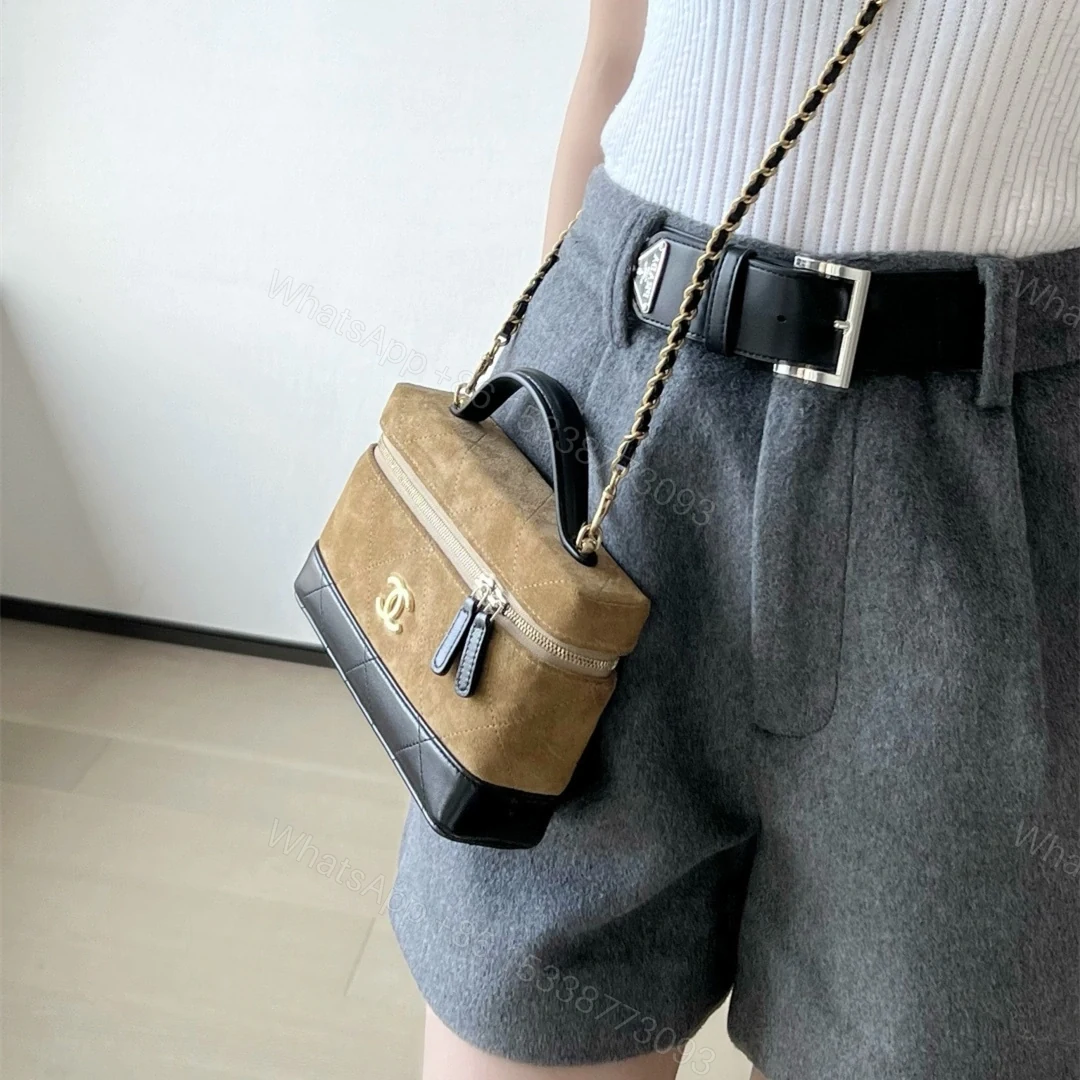 View 25 of 高仿Chanel*26S系列AP5186麂皮羊皮拼色化妝包褐色免檢版