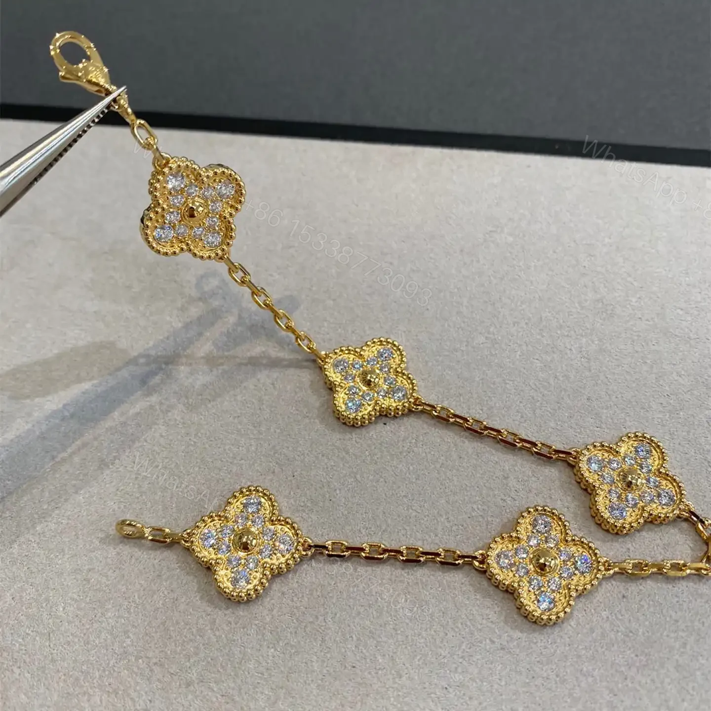 View 17 of 高仿首飾VanCleef&Arpels*RA41400五花滿鑽黃金手鏈