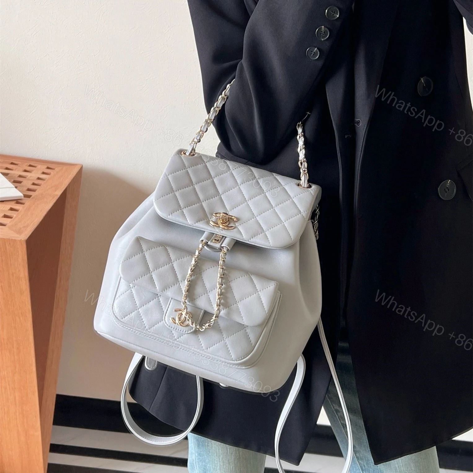 View 14 of 高仿Chanel*24K系列AS2908小牛皮淡灰雙肩包大號免檢版