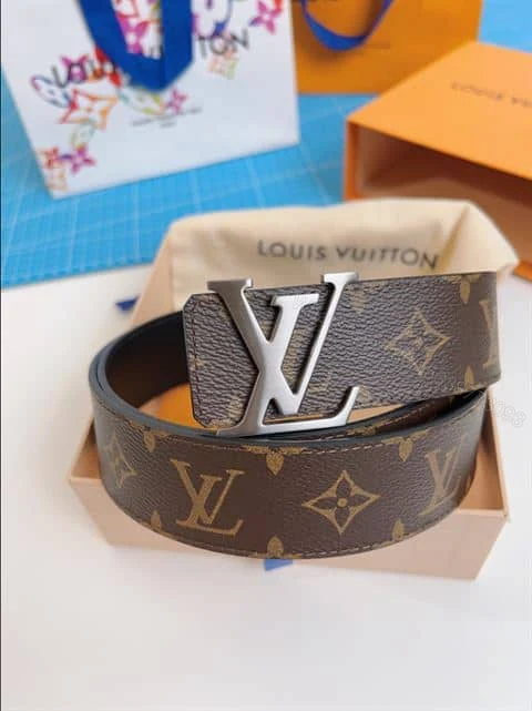 View 4 of LOUIS VUITTON INITIALES 40MM REVERSIBLE BELT – B187