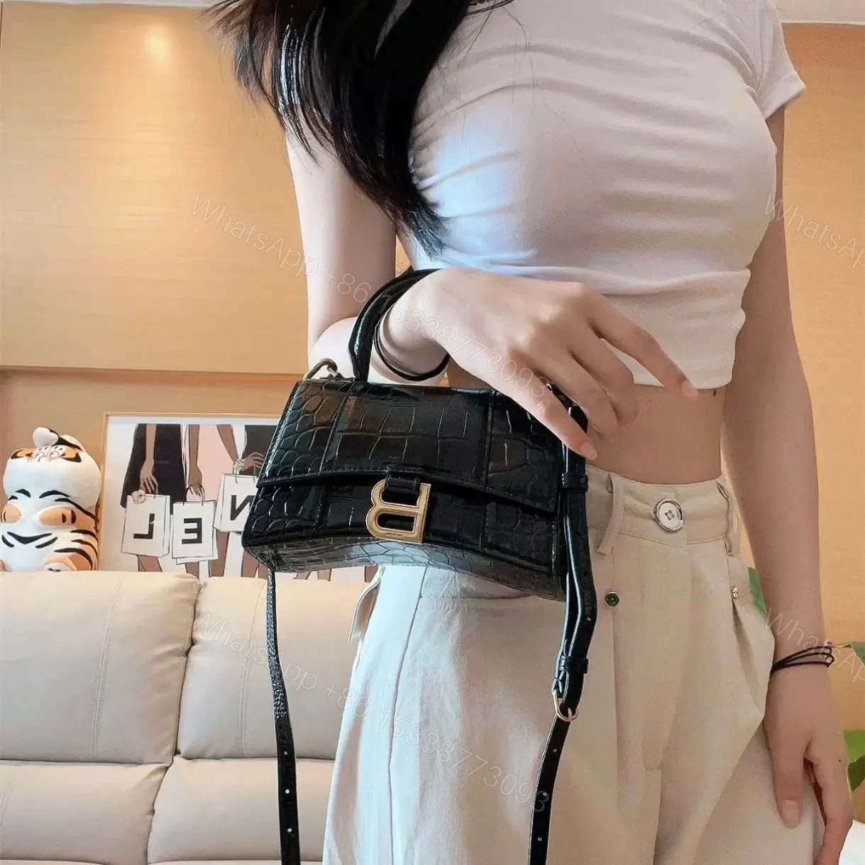 View 15 of 高仿BalenciagaHourglass系列鱷魚皮沙漏包XS