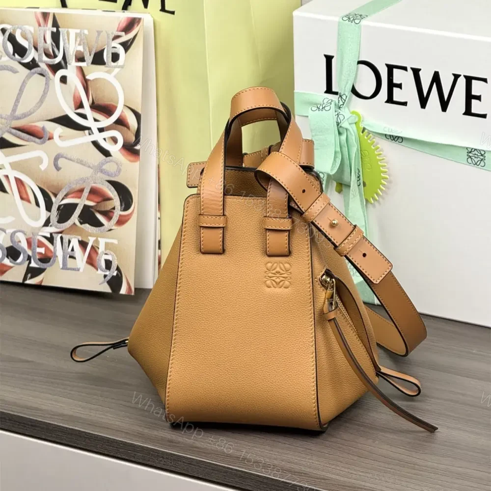 View 2 of 高仿Loewe*Hammock系列5542粒面小牛皮吊床手袋焦糖色小號免檢版