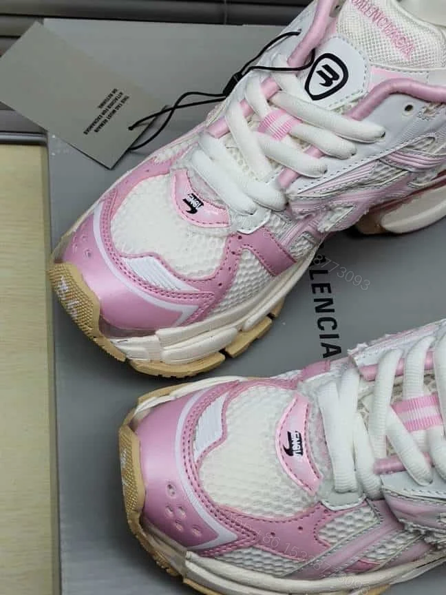 View 3 of BALENCIAGA MEN’S RUNNER SNEAKER – BB177