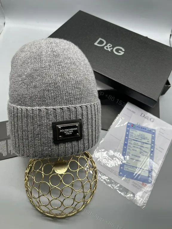 Grey Knit Beanie with D&G Plaque – Luxury Urban Style, Soft Warmth — view 1