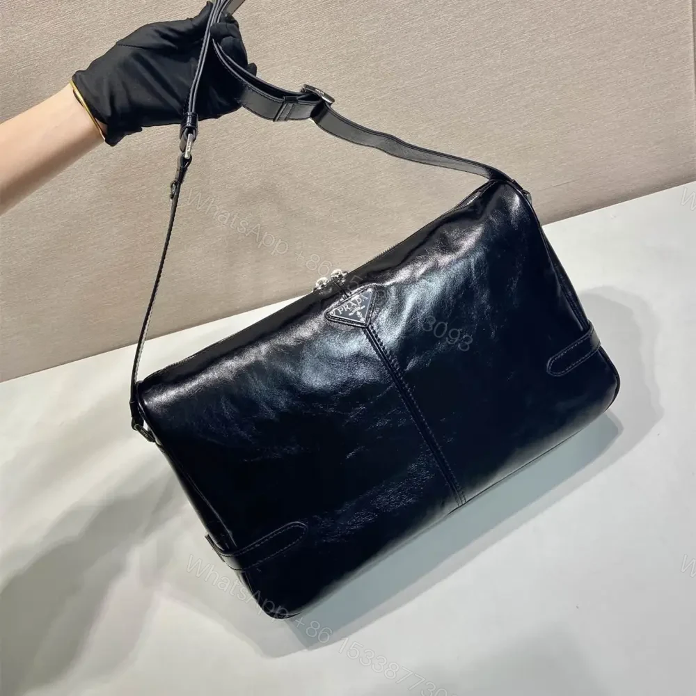 View 4 of 高仿Prada*2VH187小牛蠟皮男士郵差包黑色大號免檢版