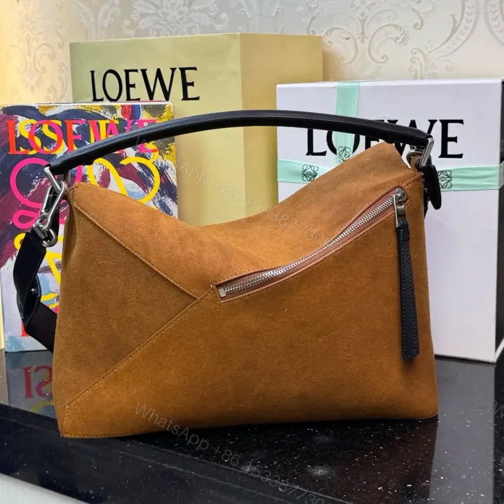 View 2 of 高仿Loewe*Puzzle系列3200麂皮斜挎包干邑色大號免檢版