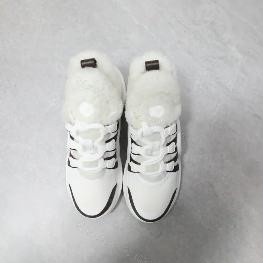 View 2 of LV ARCHLIGHT SNEAKER – LSVM017