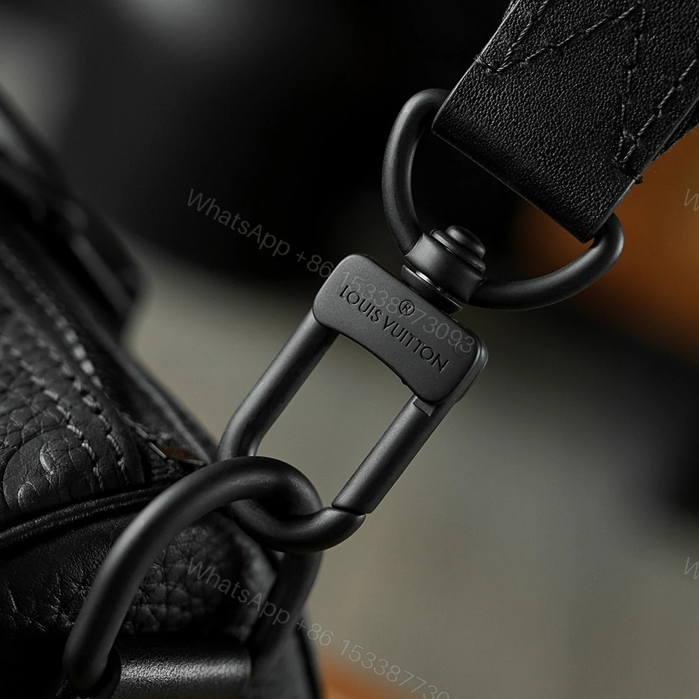 View 15 of 高仿LV*Keepall25系列M20900壓紋牛皮男士單肩包黑色免檢版