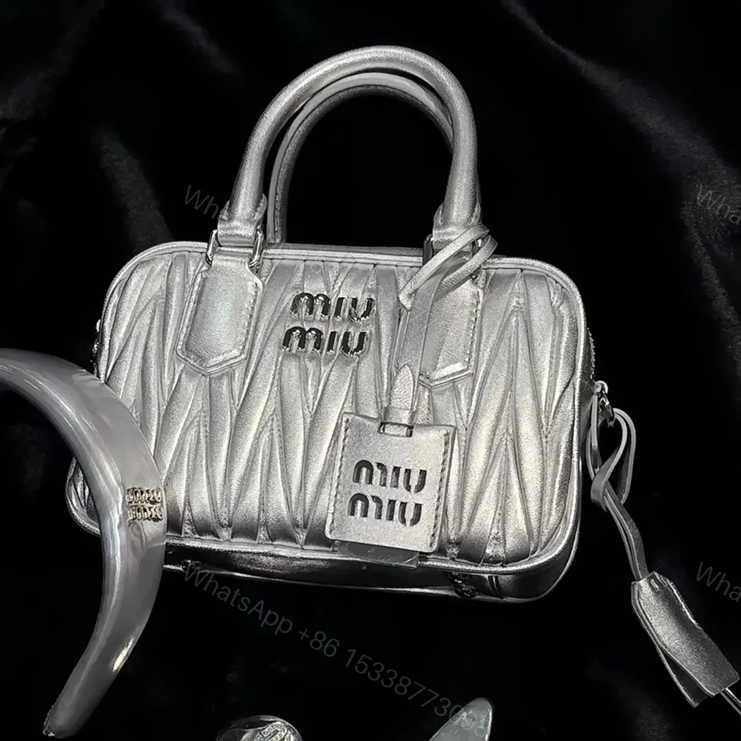 View 11 of 高仿miumiu繆繆TooPretty系列5BB123保齡球手袋銀色