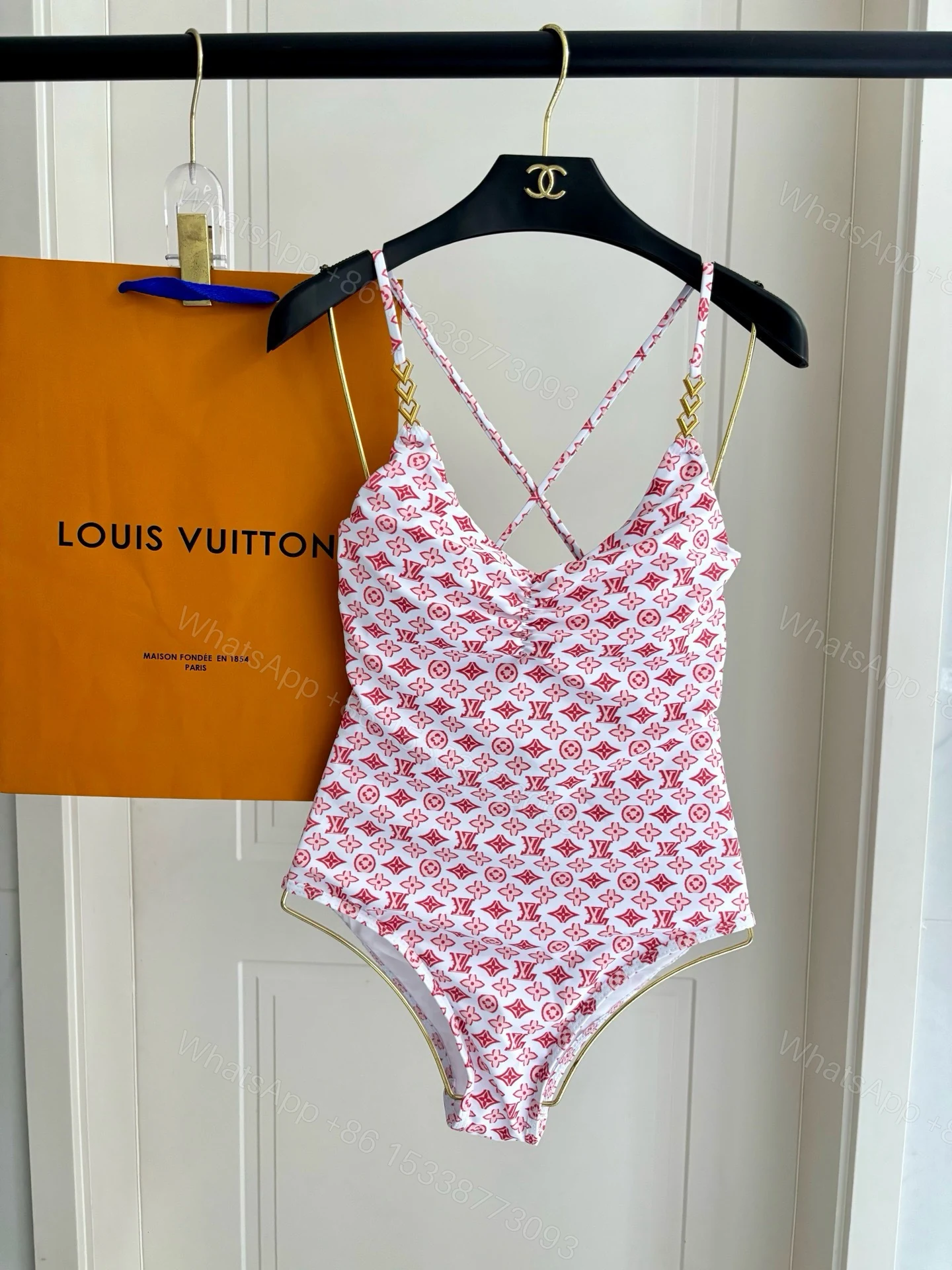 LV 高仿 Monogram粉色印花连体泳衣 女士性感修身沙滩泳装 — view 1