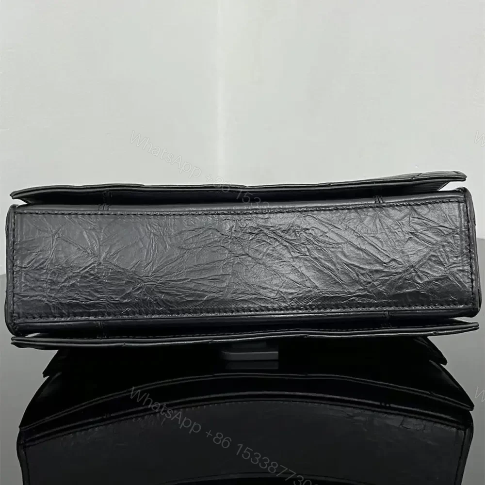 View 3 of 高仿BalenciagaCrush沙漏包油蠟黑XS