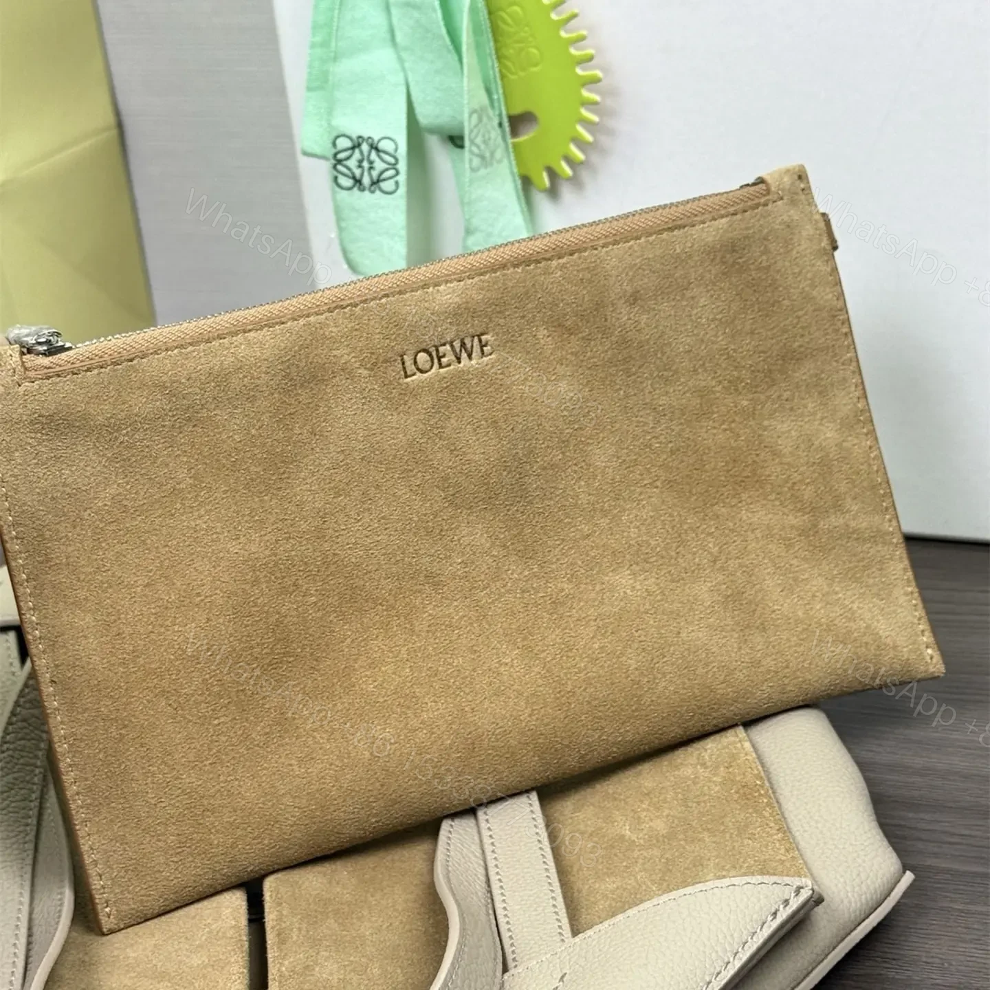 View 16 of 高仿Loewe*Fold系列5541幾何Tote包陶土色中號免檢版