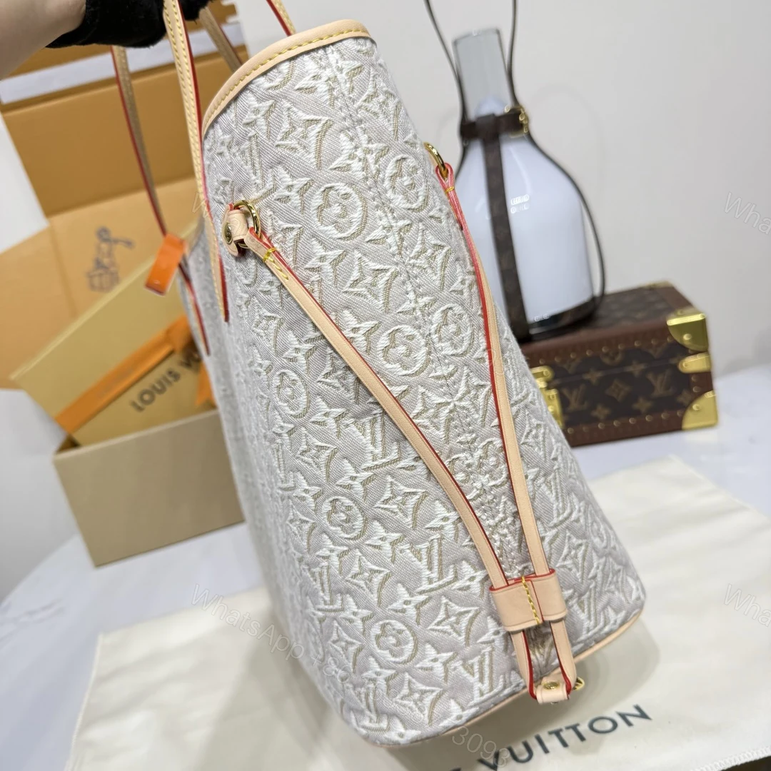 View 7 of Louis Vuitton Neverfull MM Pre-Fall 2026 collection