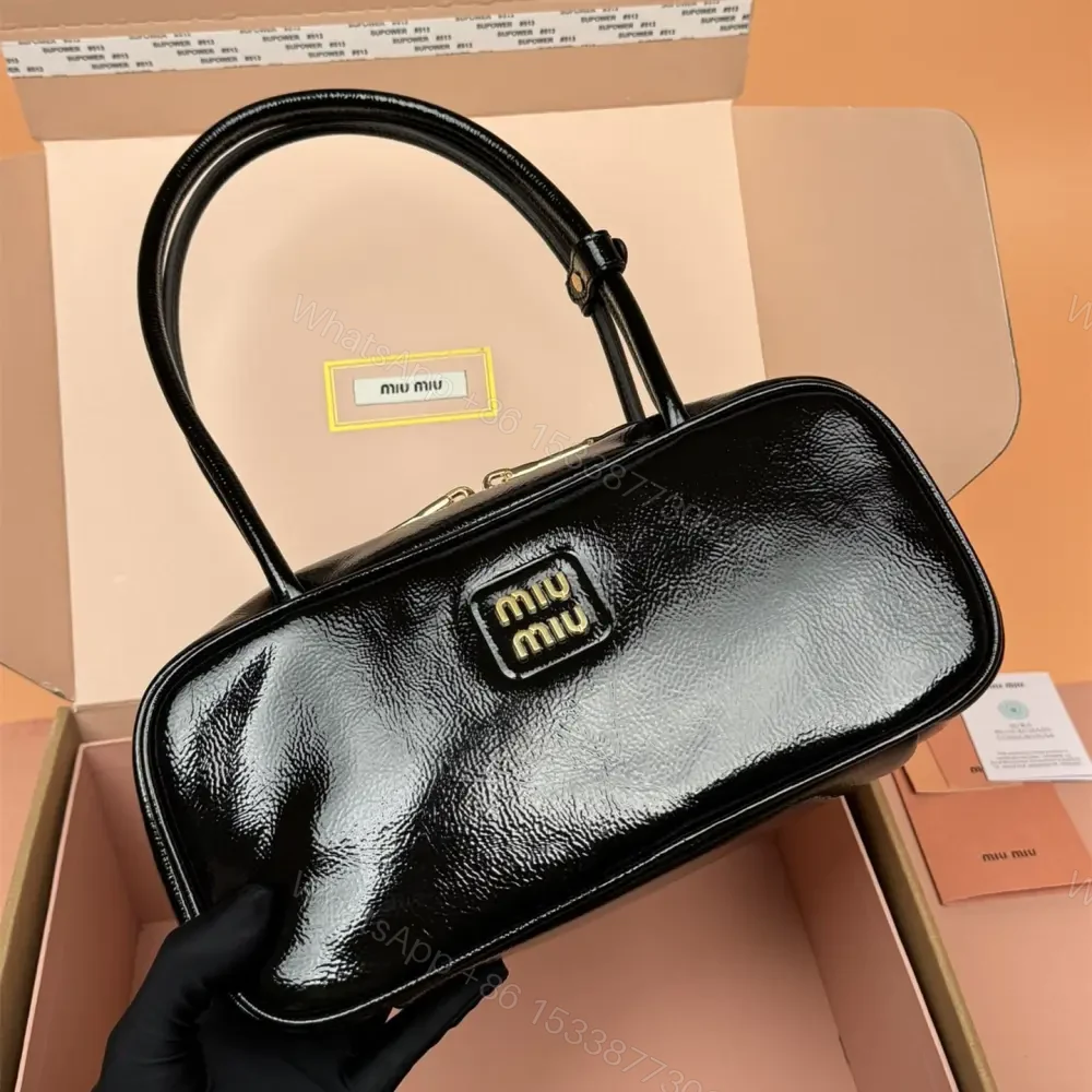 View 4 of 高仿miumiu*Beau系列5BB173漆面羊皮手提包黑色免檢版