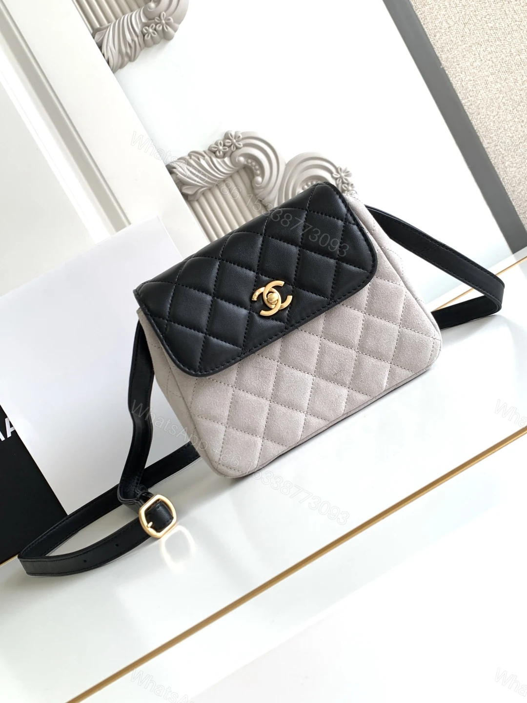 CHANEL 原單 拼接斜背小包 灰黑菱格紋設計 金扣細節 — view 1