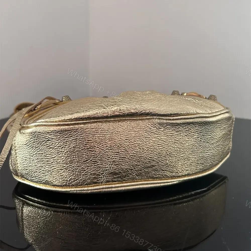 View 7 of 高仿Balenciaga*LeCagole系列餃子包金色XS