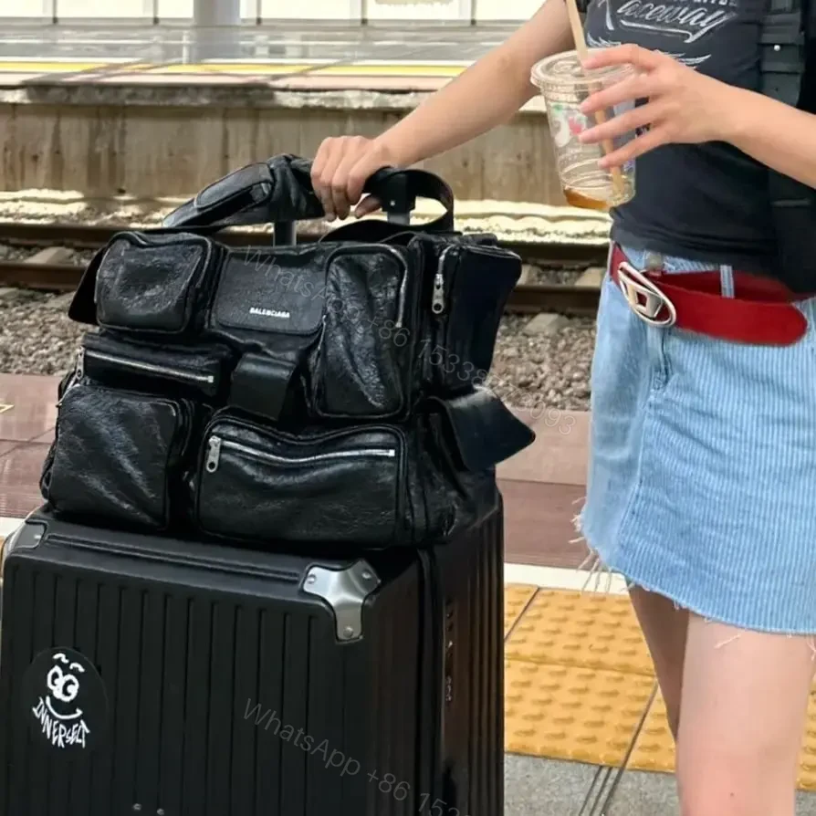 View 16 of 高仿BalenciagaSuperbusy系列復古工裝單肩包