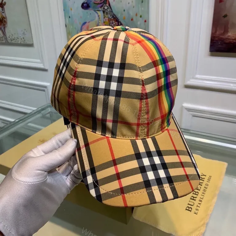 Signature Burberry Plaid Cap: Premium Cotton-Twill, Unisex Style — view 1