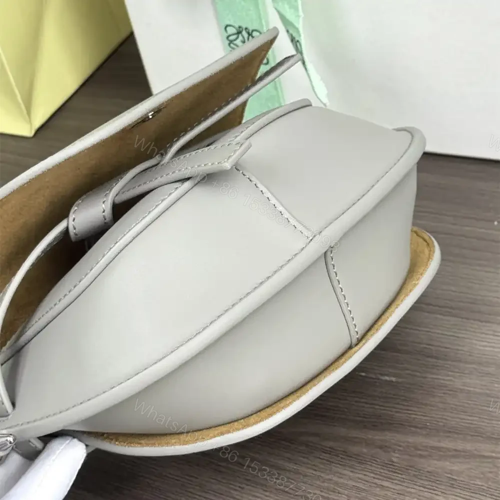 View 6 of 高仿Loewe*Gate系列1150小牛皮斜挎包珠光灰Mini免檢版