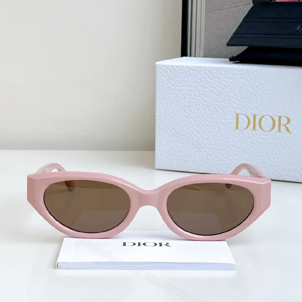 View 6 of Cat-eye Clásico Moderno Boost Sunglasses—Polarized, Gold Accents