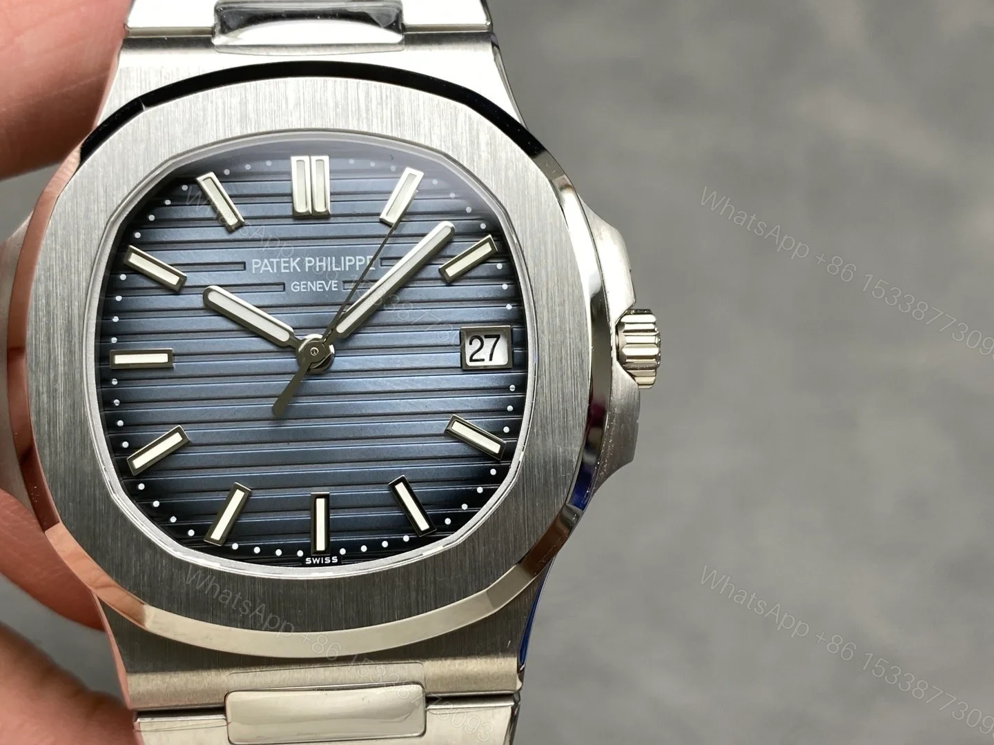 Patek Philippe Nautilus 5711 Stainless Steel Blue 5711/1A-010 — view 1