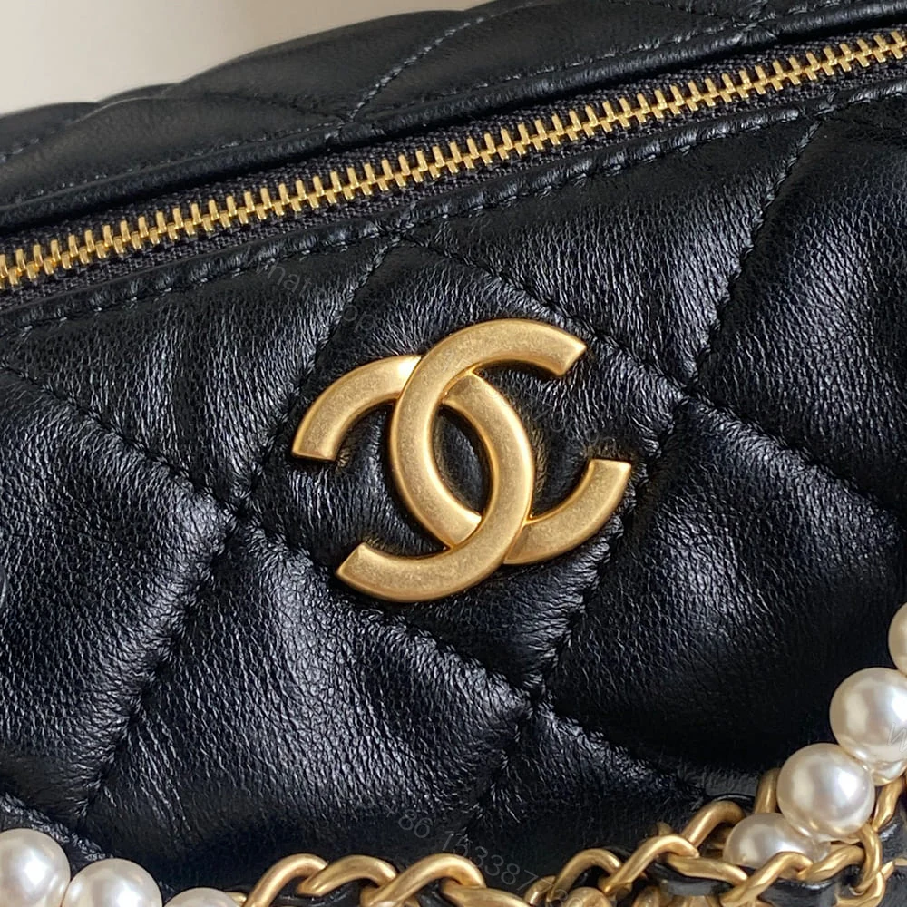 View 6 of CHANEL Hobo Handbag(HIGH-END GRADE)