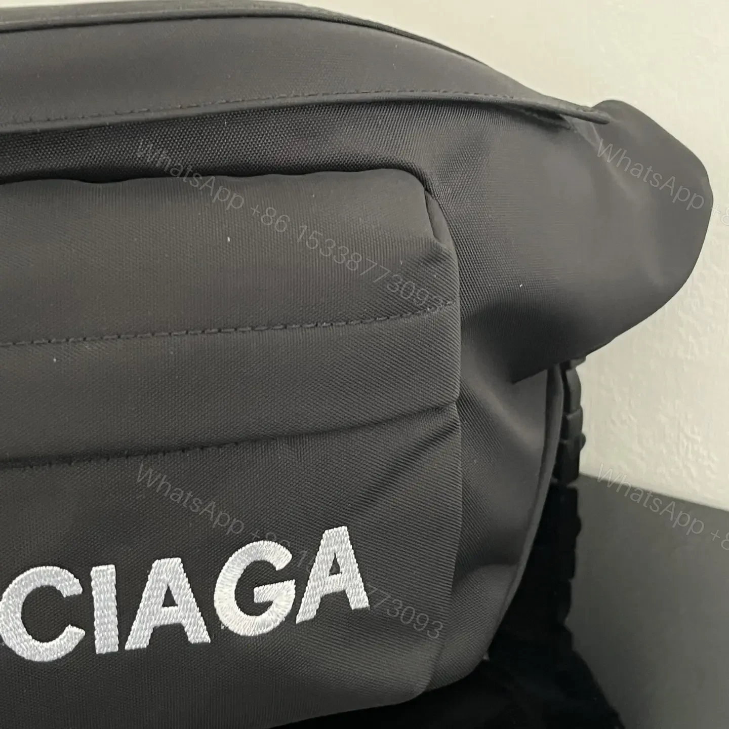View 11 of 高仿BalenciagaWheelBeltpack系列尼龍胸包黑白色