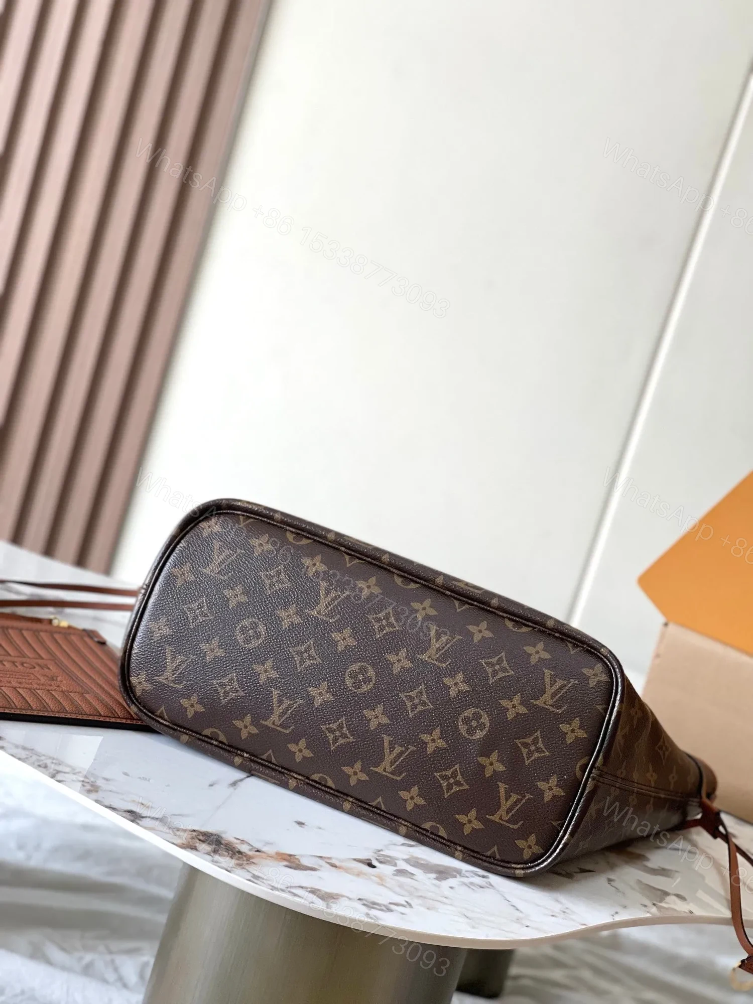 View 4 of LV NEVERFULL INSIDE OUT MM IN BROWN MONOGRAM CANVAS AND CALFSKIN TRIM