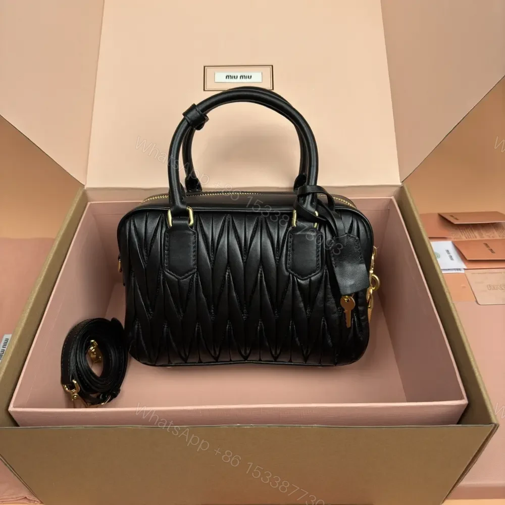View 2 of 高仿miumiu*Arcadie系列5BB124小羊皮單肩包黑色大號免檢版