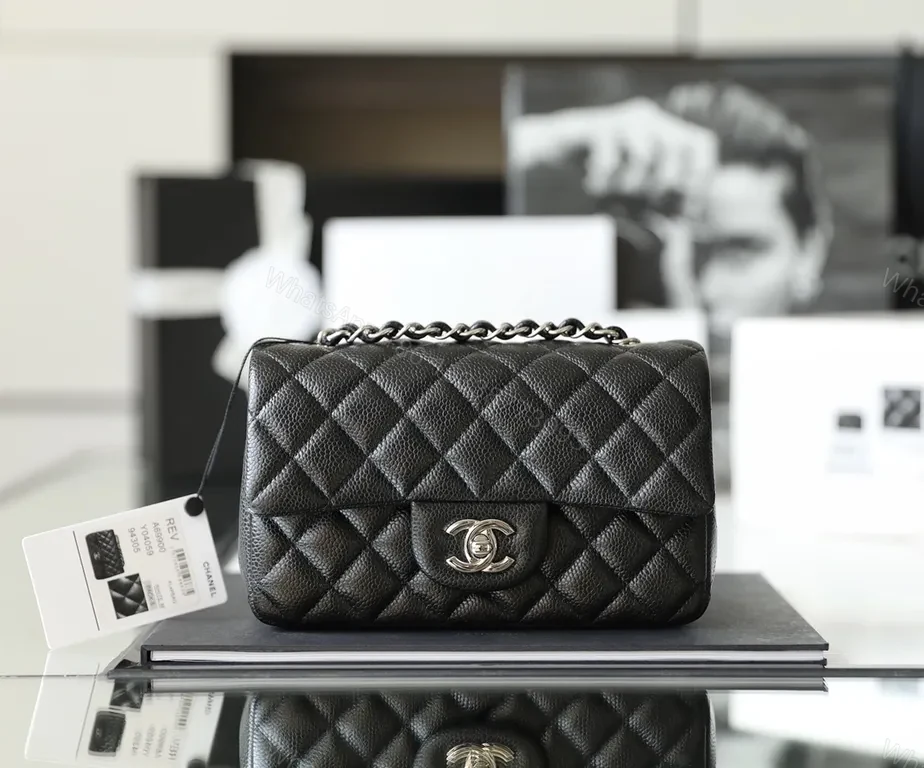Chic Quilted Calfskin Flap Bag - Versatile Luxury — view 1