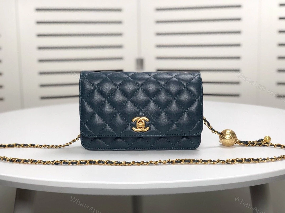 Chanel CC Wallet on chain — view 1