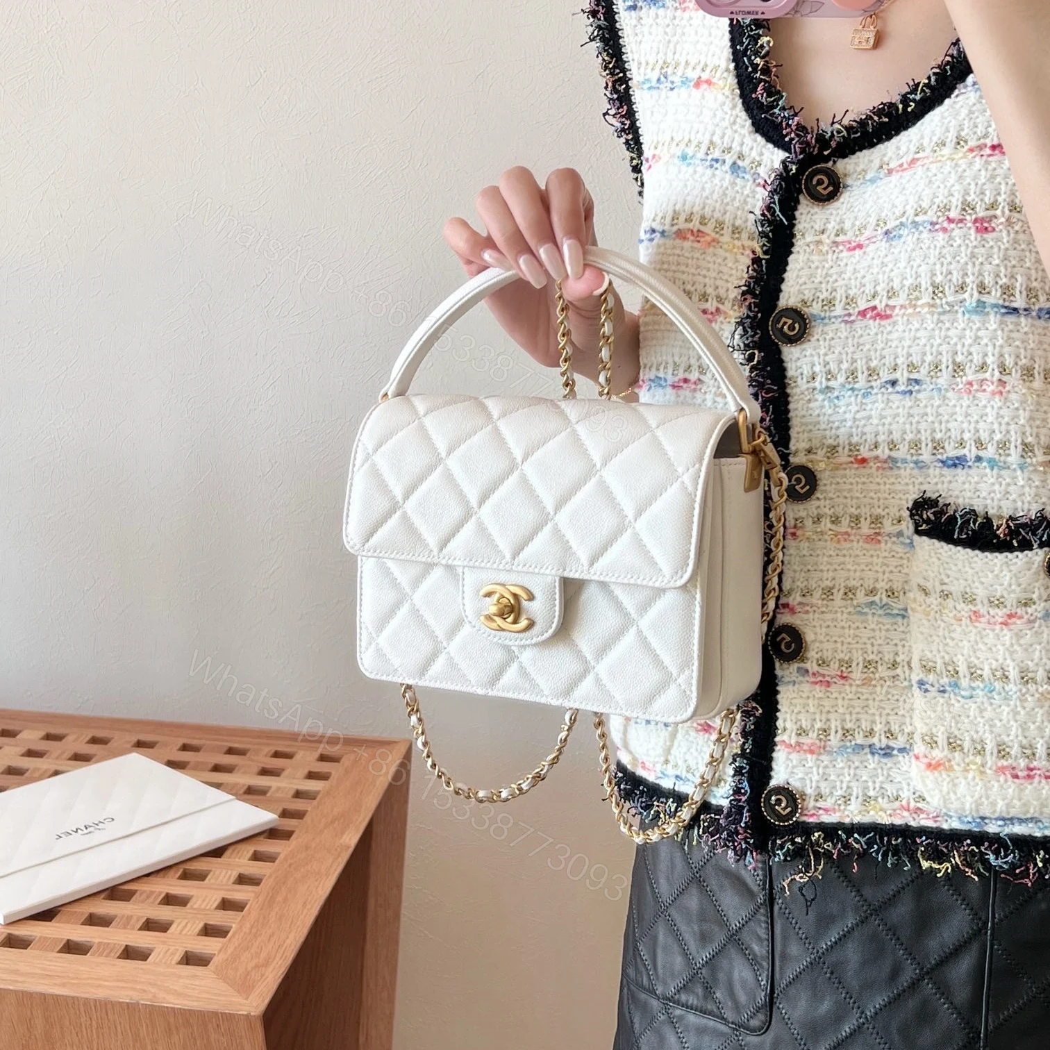 View 12 of 高仿Chanel*24K系列AS03002手柄口蓋包中號牛皮免檢版