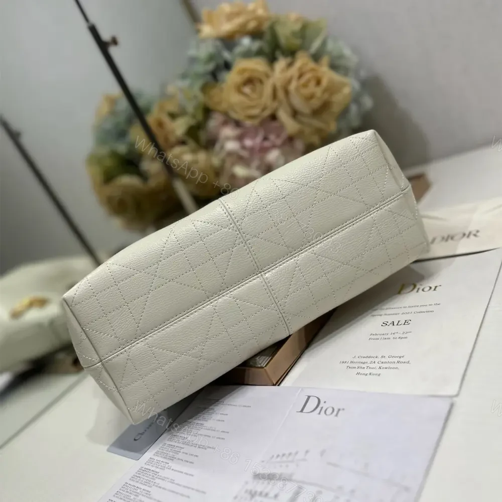 View 4 of 高仿Dior*Voyage系列M284M031小牛皮單肩包中號白色免檢版