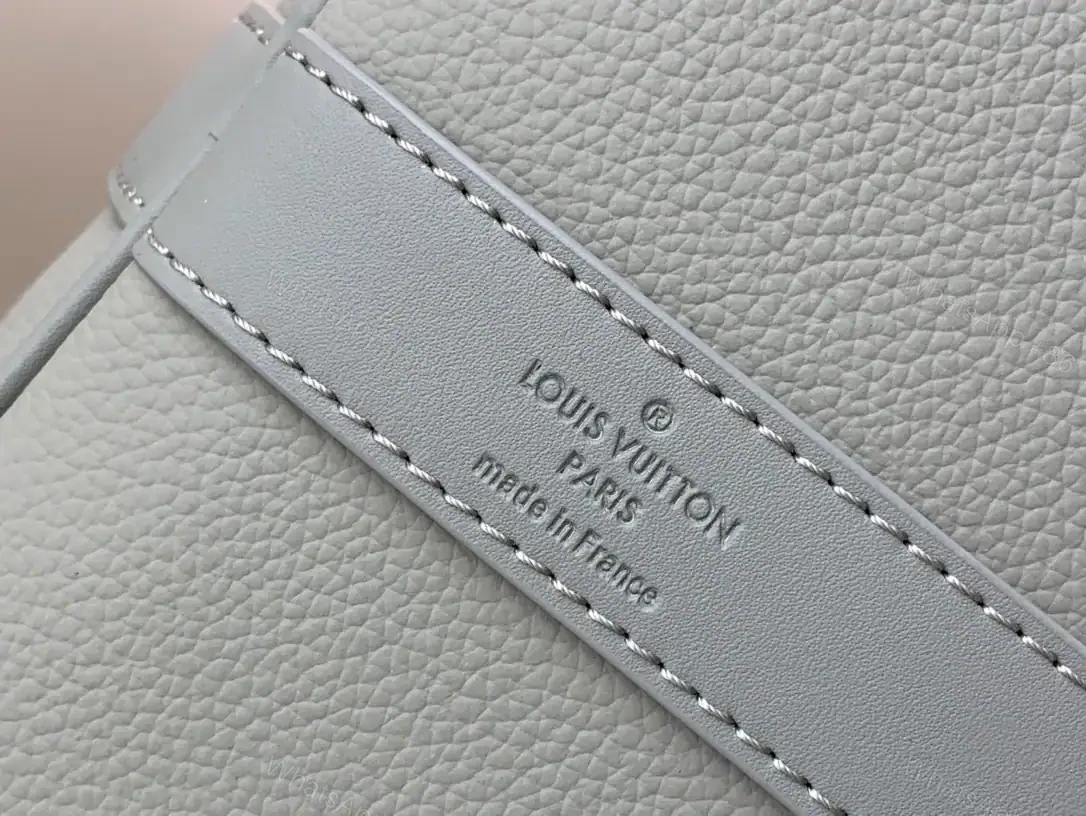 View 10 of LOUIS VUITTON KEEPALL BANDOULIÈRE 50 IN GREY – LBV424