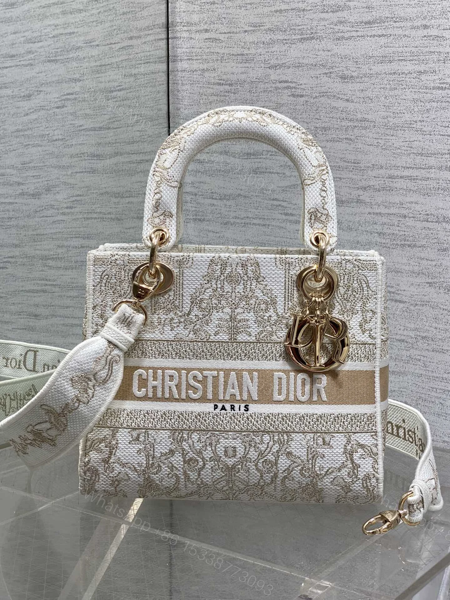 Dior高仿Lady Dior帆布刺繡手提包米白色設計感女款優雅造型 — view 1